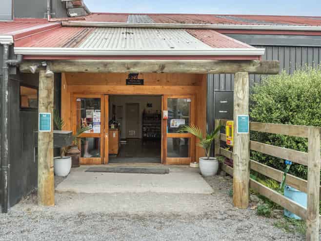 Versatile 530m² Industrial Commercial Opportunity!