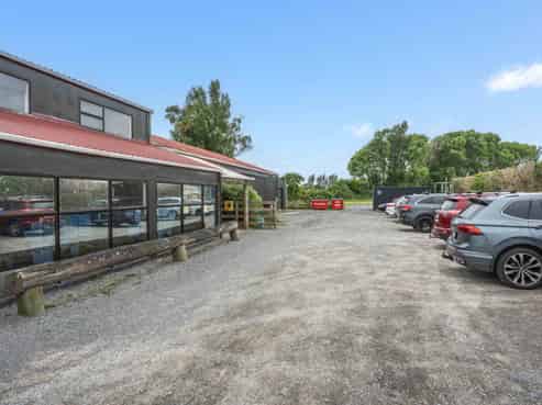 Versatile 530m² Industrial Commercial Opportunity!