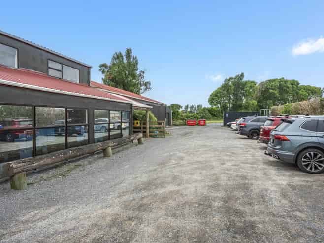 Versatile 530m² Industrial Commercial Opportunity!