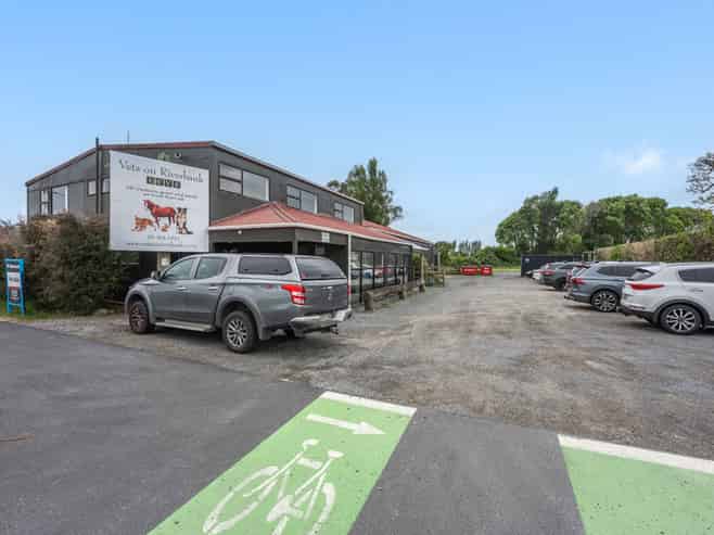 Versatile 530m² Industrial Commercial Opportunity!