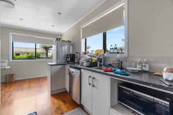 84 Saxbys Road, Deanwell