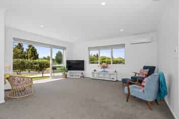 3 Hanlow Place, Pyes Pa