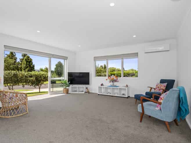 3 Hanlow Place, Pyes Pa