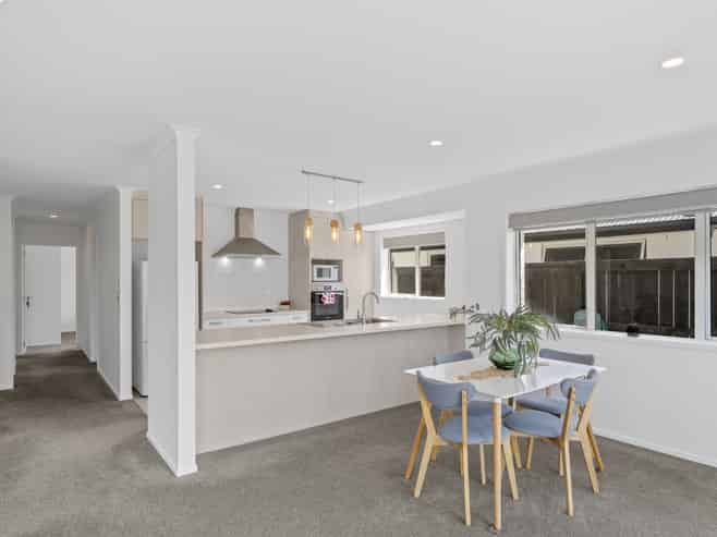 3 Hanlow Place, Pyes Pa