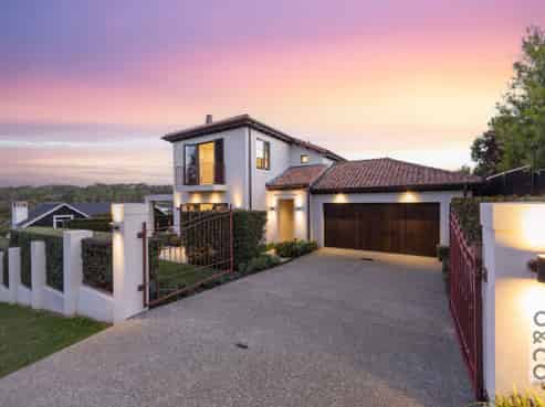 8 Tauwaka Crescent, Riverhead