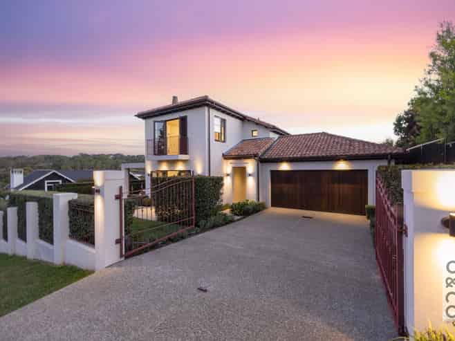 8 Tauwaka Crescent, Riverhead