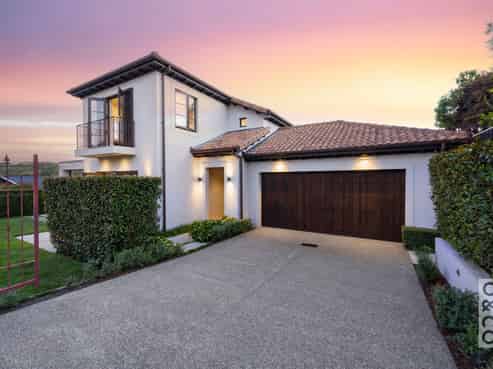 8 Tauwaka Crescent, Riverhead