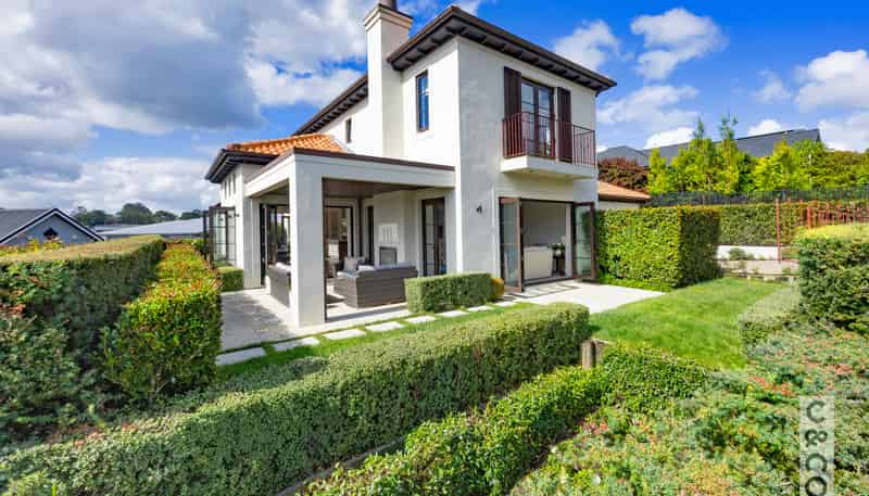 8 Tauwaka Crescent, Riverhead