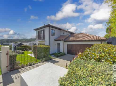 8 Tauwaka Crescent, Riverhead