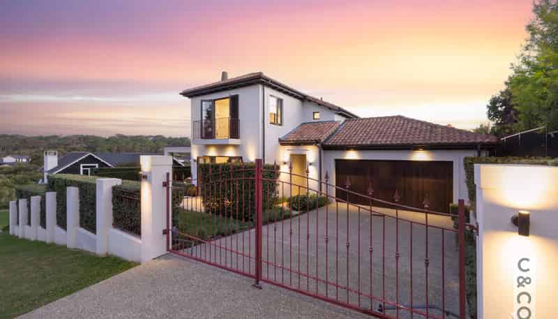 8 Tauwaka Crescent, Riverhead