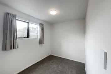 1/338 Royal Road, Massey