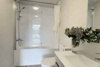 1/338 Royal Road, Massey