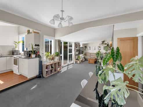 17 Baker Street, West End