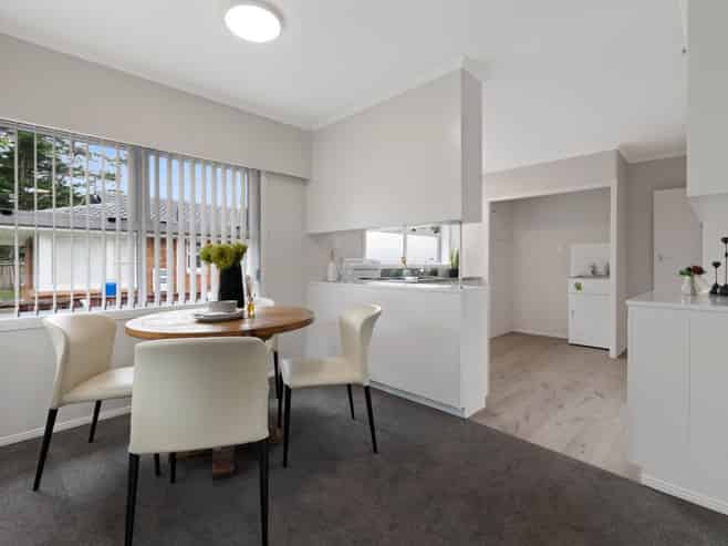 1/8 Edgewater Drive, Pakuranga