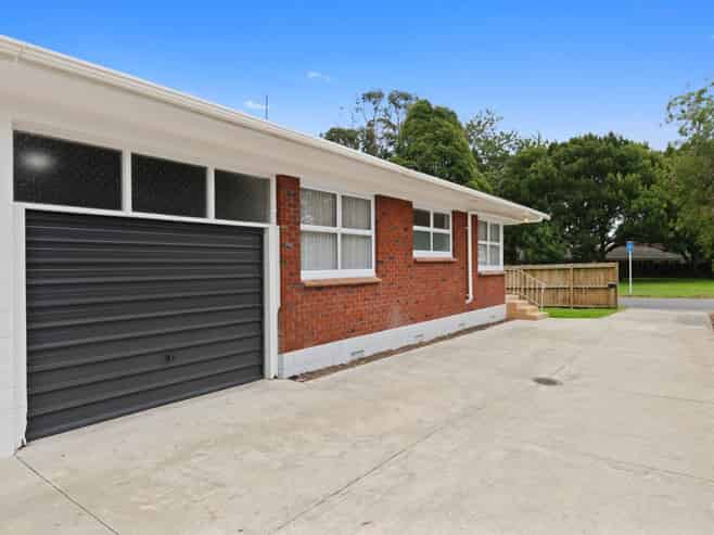 1/8 Edgewater Drive, Pakuranga