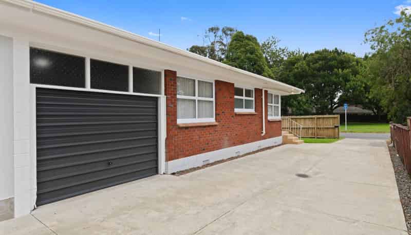 1/8 Edgewater Drive, Pakuranga