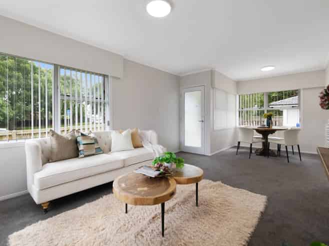 1/8 Edgewater Drive, Pakuranga