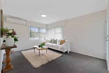 1/8 Edgewater Drive, Pakuranga