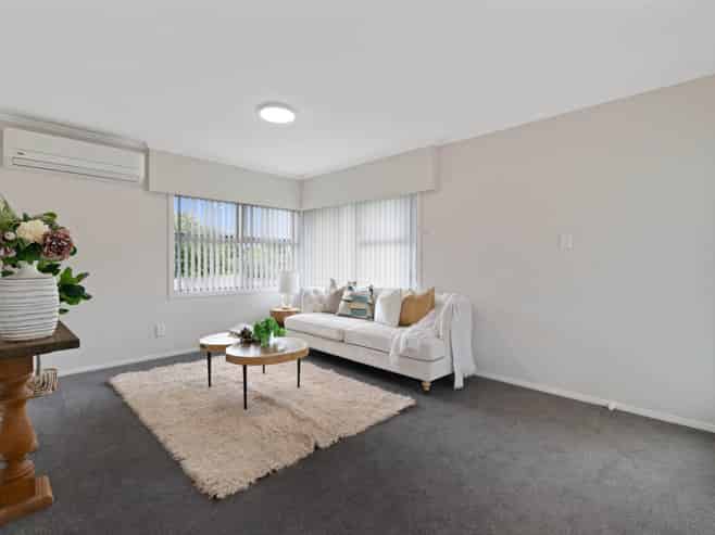 1/8 Edgewater Drive, Pakuranga