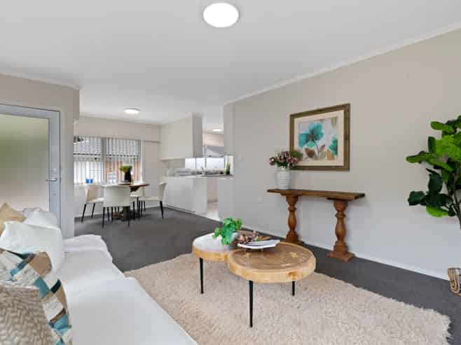 1/8 Edgewater Drive, Pakuranga