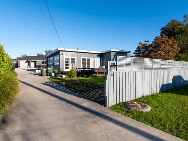 26 Charles Road , Holdens Bay