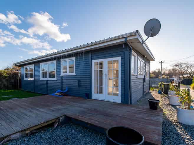 26 Charles Road , Holdens Bay