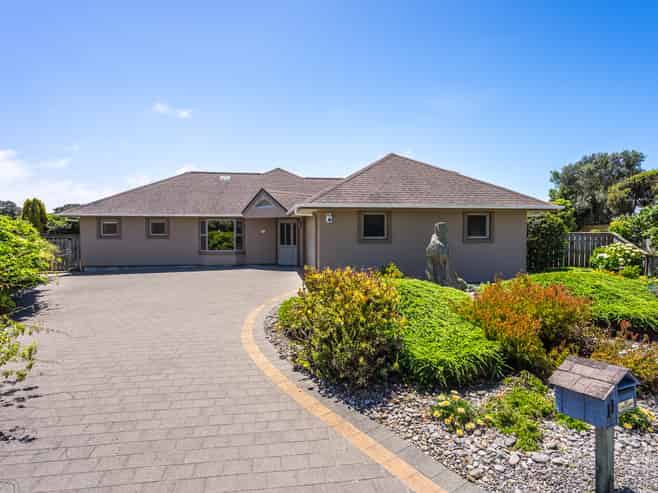 11 Marewa Place, Waikanae Beach