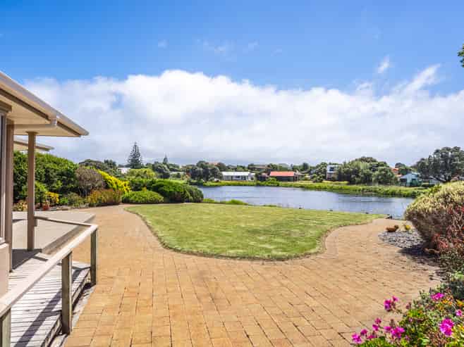 11 Marewa Place, Waikanae Beach