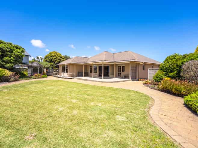 11 Marewa Place, Waikanae Beach