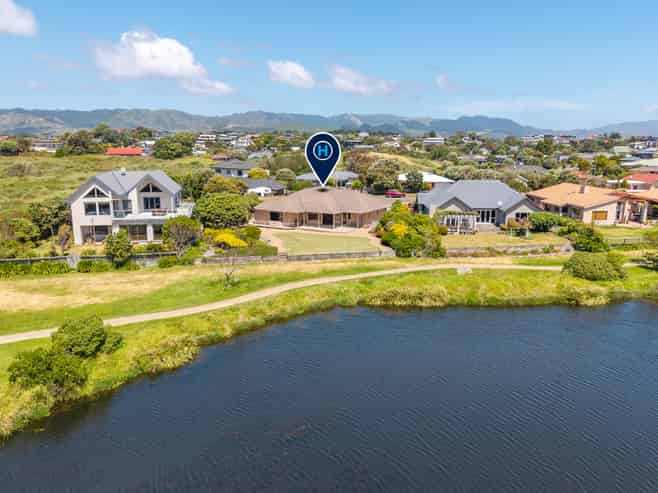 11 Marewa Place, Waikanae Beach