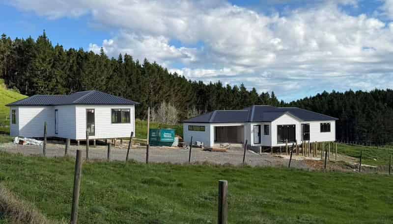 90 Valley Road, Waitoki