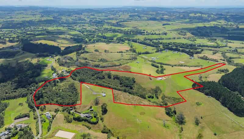 90 Valley Road, Waitoki