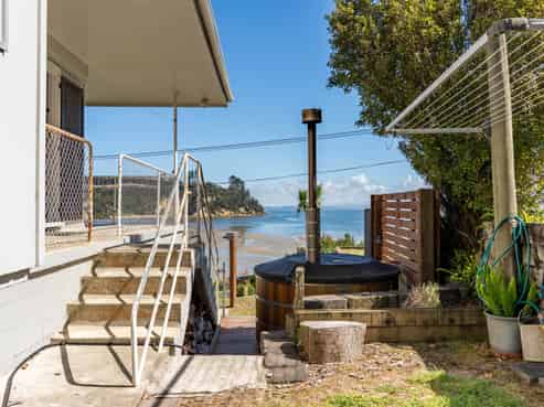 14 Bayview Road, Pouto