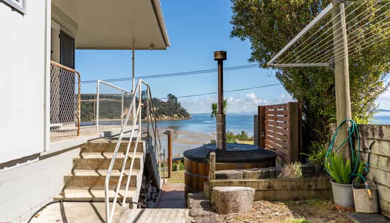 14 Bayview Road, Pouto