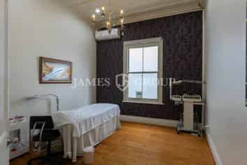 CHARACTER VILLA WITH DOMINION ROAD FRONTAGE