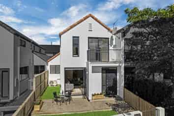 2/25 Kellaway Drive, East Tamaki