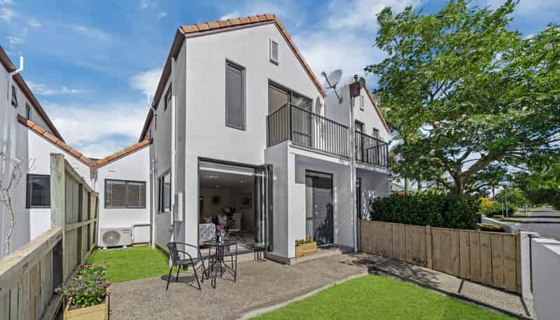 2/25 Kellaway Drive, East Tamaki