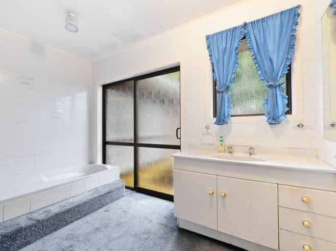 56 Woodford Avenue, Henderson