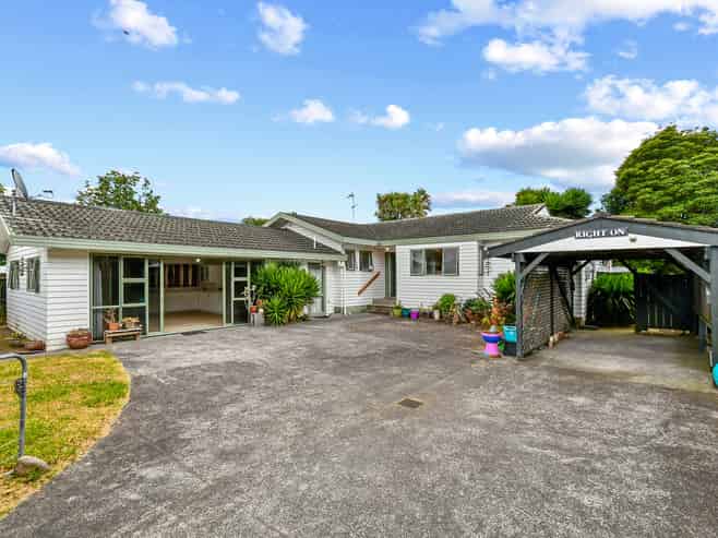 2/16 Airfield Road, Takanini