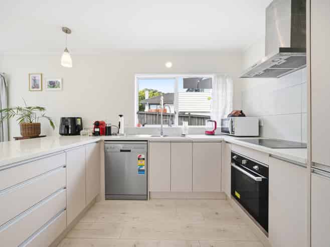 2/154 East Coast Road, Forrest Hill