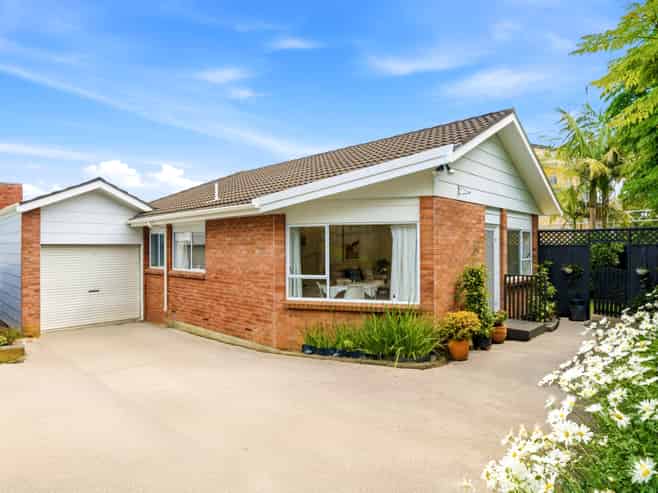 2/154 East Coast Road, Forrest Hill