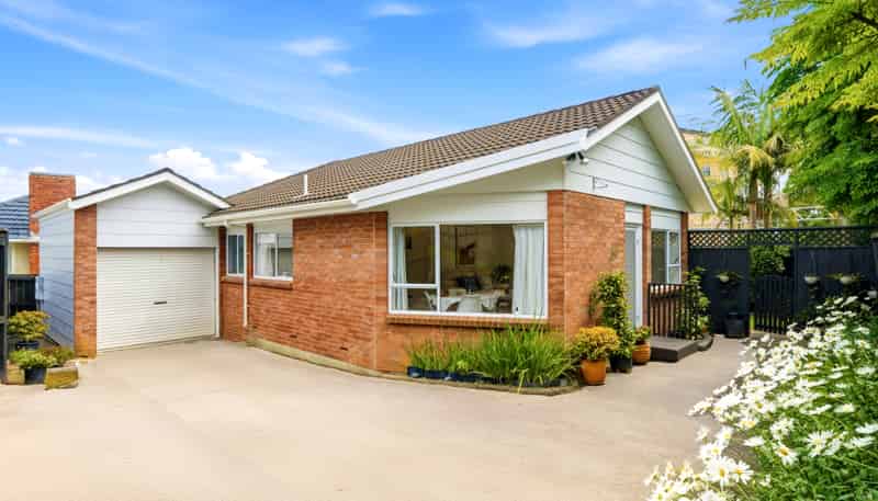 2/154 East Coast Road, Forrest Hill