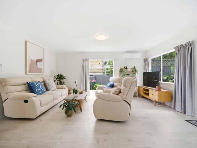 2/154 East Coast Road, Forrest Hill