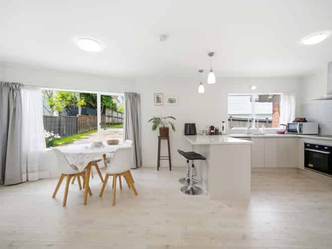 2/154 East Coast Road, Forrest Hill