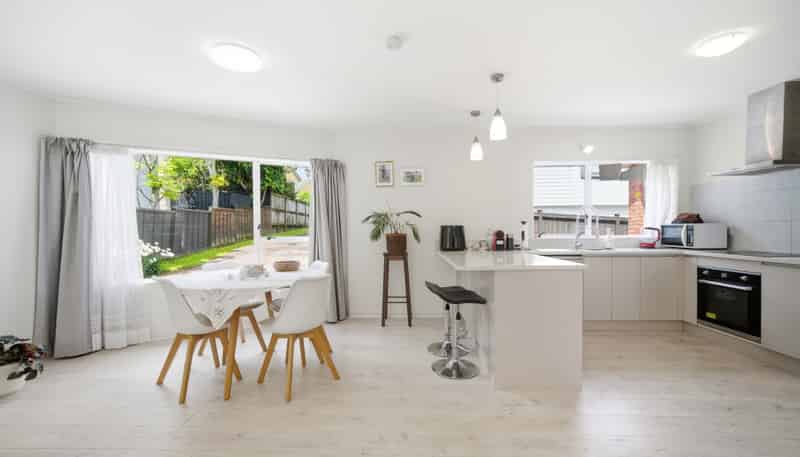 2/154 East Coast Road, Forrest Hill