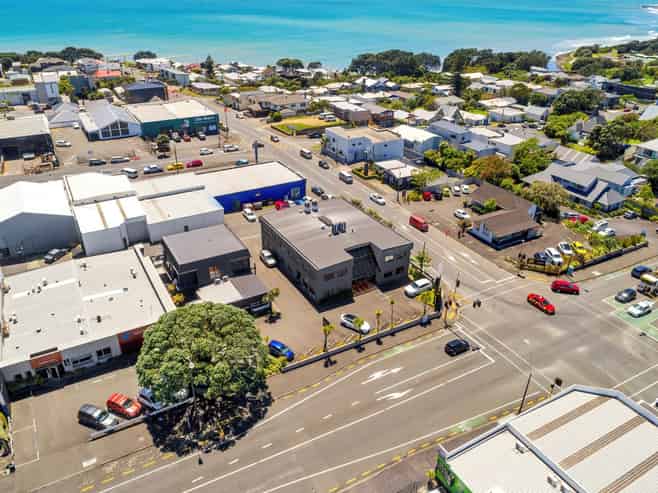 Split risk asset on prominent corner