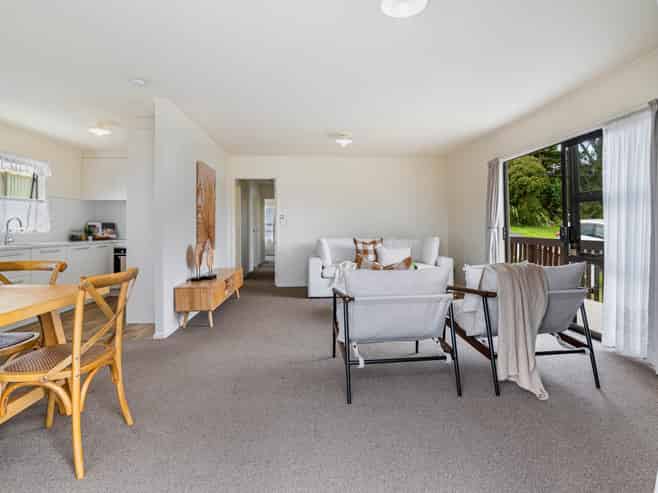 420 Whangaparaoa Road, Stanmore Bay