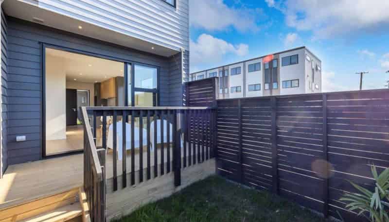2/1 Cape Road, Mangere