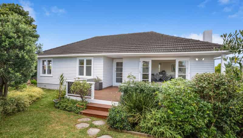 2 Quiet Street, Te Atatu South