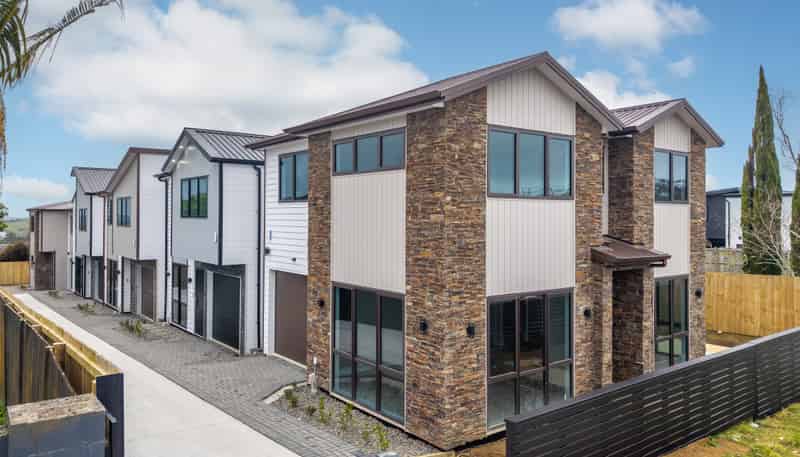 2/23 Bradbury Road, Botany Downs